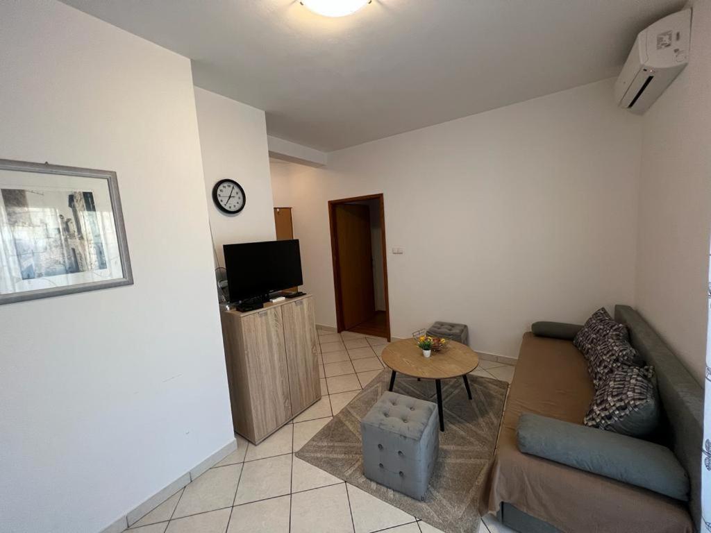 Guest House Karevic Χβαρ Εξωτερικό φωτογραφία